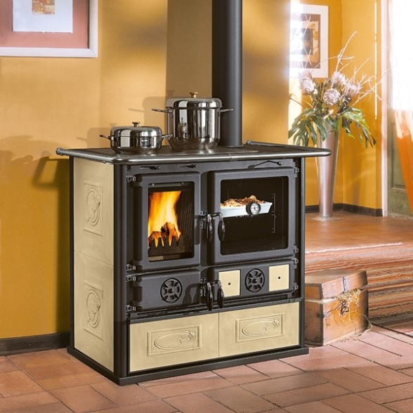 Cucina A Legna 8,8 kW In Maiolica Rosa La Nordica 5 Stelle Panna